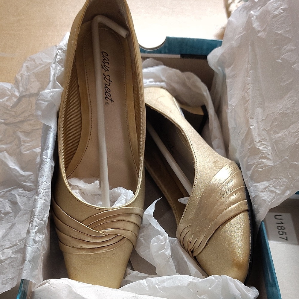 Easy Street Women's Shimmering Gold Flats